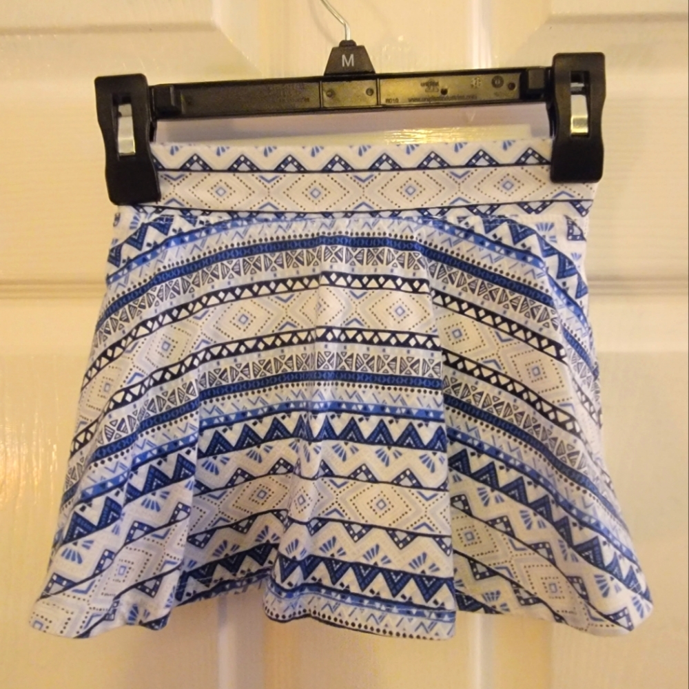 Children's Place blue and white girls skort, size 4